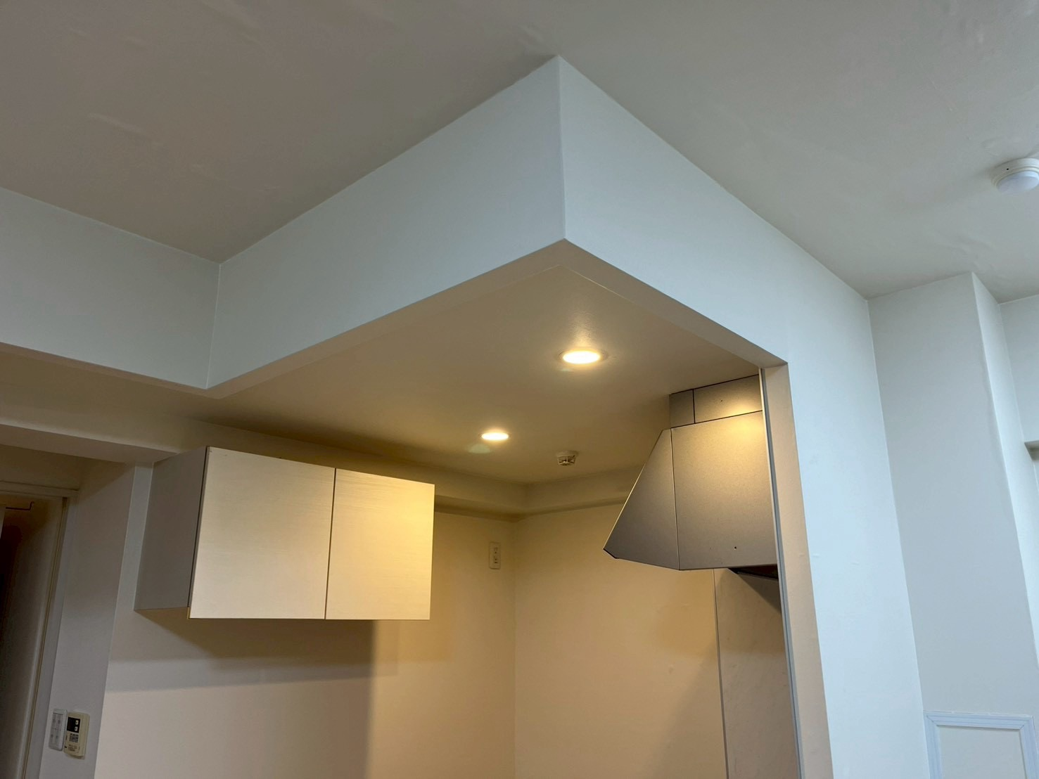 クロス天井・壁の全面貼り替えでお部屋が一新